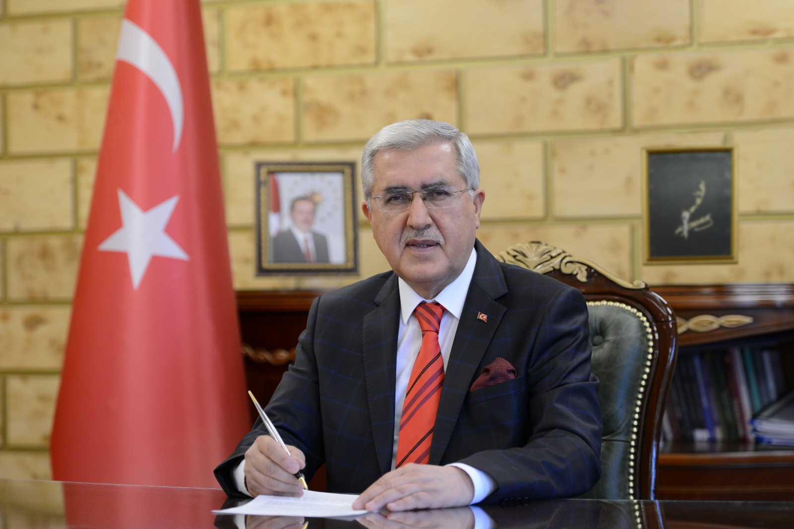 Rektör Can, TRT Çukurova Radyosu Yayınına Katılarak, Üniversitemizin Kahramanmaraş’ta Faaliyet Gösteren Ar-Ge ve Tasarım Merkezleri İle Yürüttüğü Eğitim Alanında İşbirliği Çalışmalarını Anlattı 