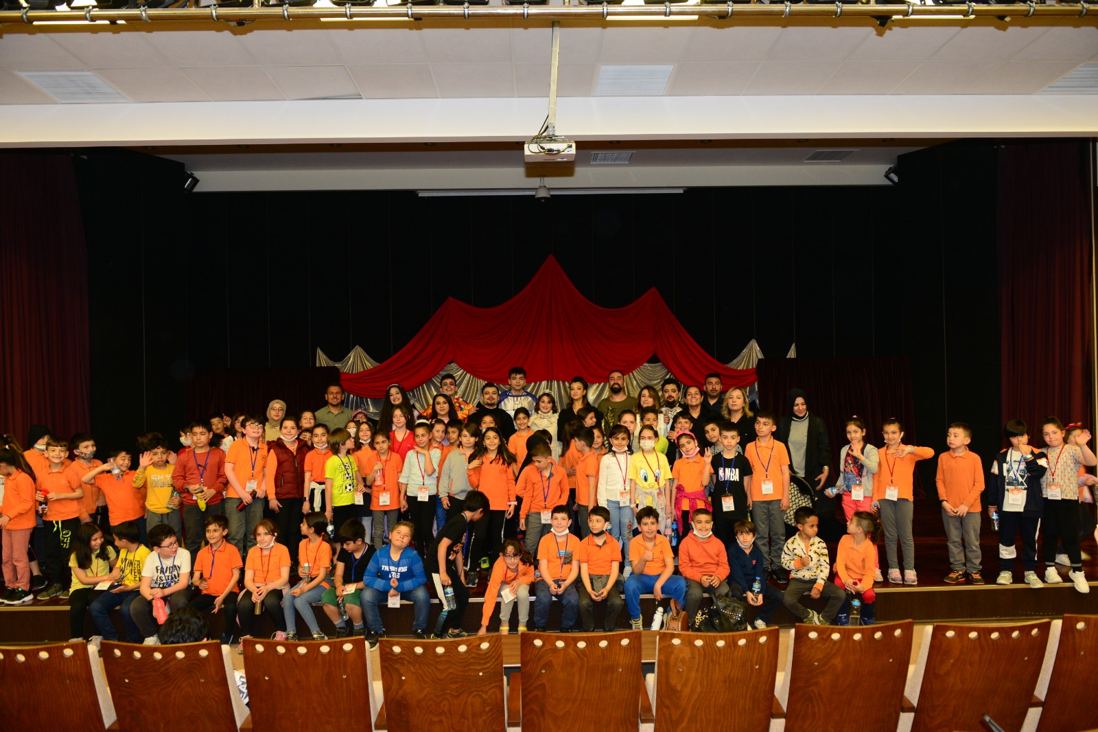 Üniversitemizde Sahnelenen ‘Kralın Seçimi’ Tiyatro Oyunu Çocuklarla Buluştu 