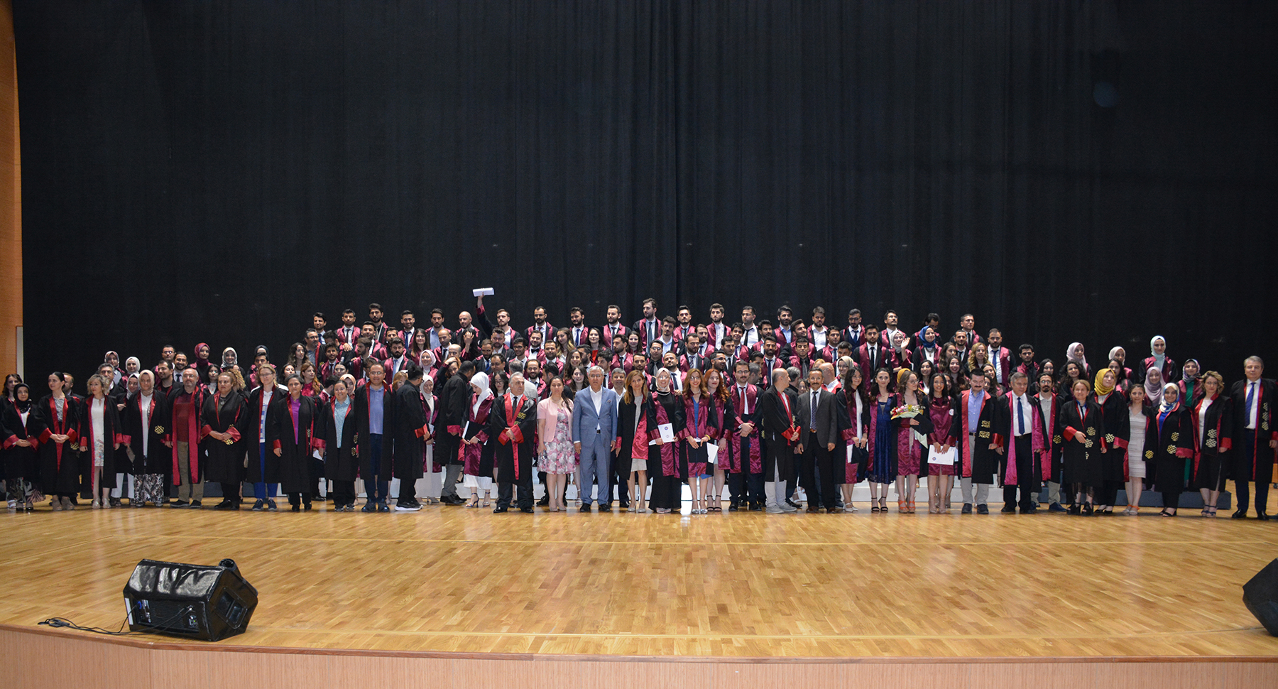 Üniversitemizin 30. Kuruluş Yıl Dönümünde 19. Dönem Mezunları KSÜ Tıp Fakültesinde Mezuniyet Heyecanı