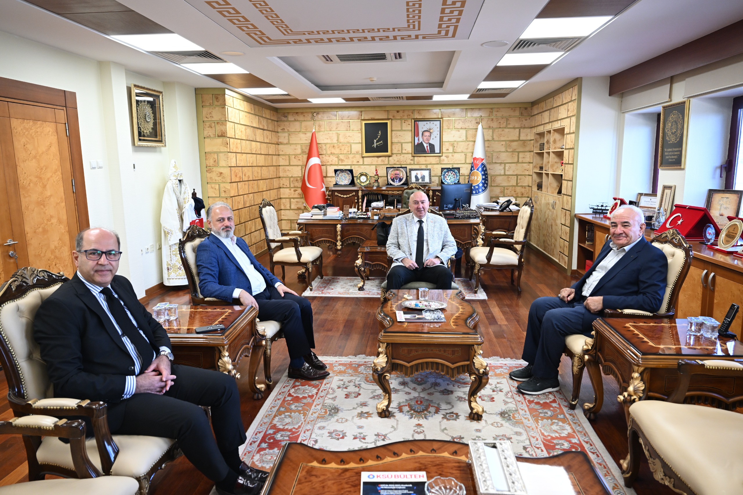 Vehbi Vakkasoğlu KSÜ’de “İrfan Geleceğimizin Bilinmeyenleri” Konulu Konferans Verdi