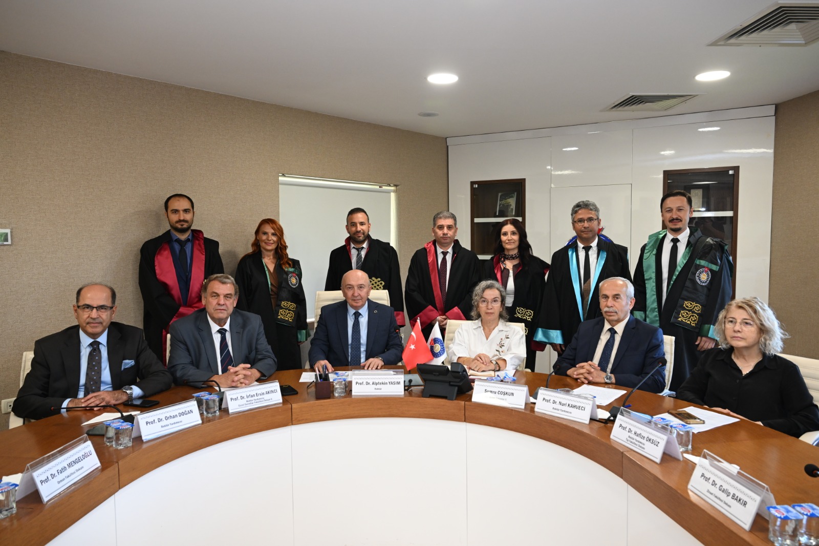 Profesör ve Doçent Kadrolarına Atanan Öğretim Üyelerimizi Tebrik Ederiz