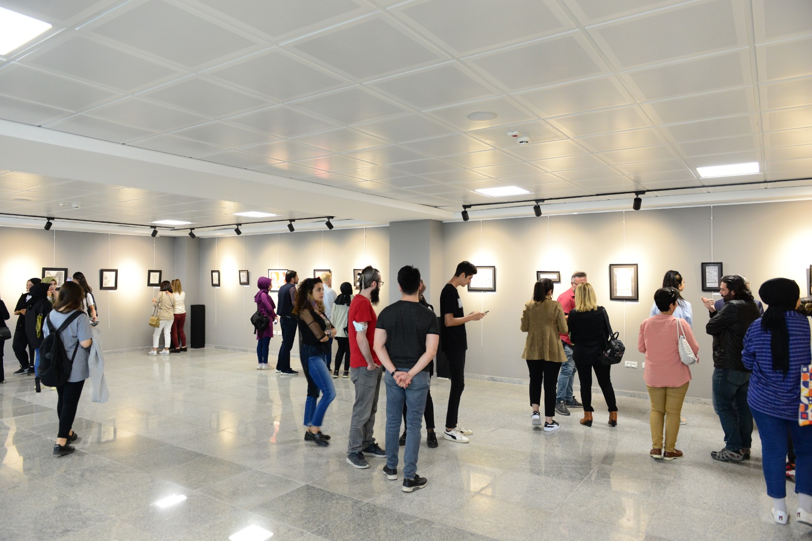 Üniversitemiz Güzel Sanatlar Bölümü Öğretim Görevlisi Ahmet Uzuner’in Antik Kültürler Kişisel Desen Sergisi Sanatseverlerle Buluştu