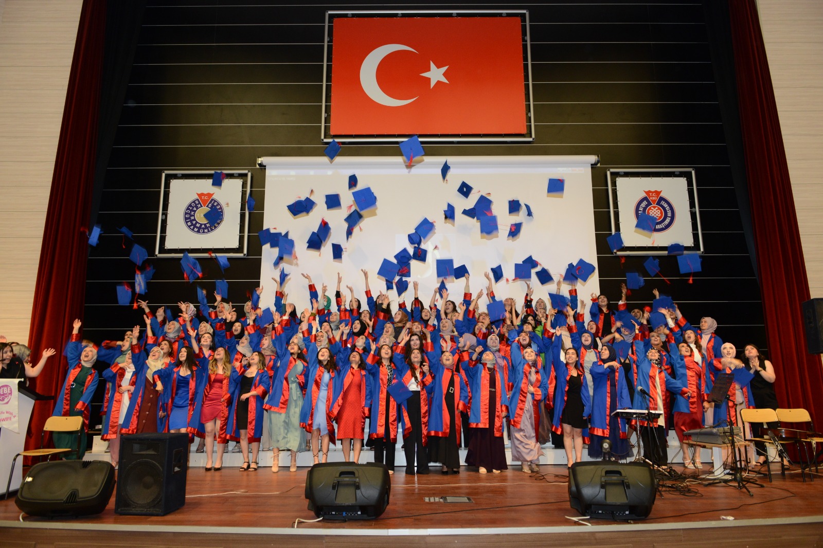 Üniversitemiz Sağlık Bilimler Fakültesi Ebelik Bölümü Öğrencileri Beyaz Önlüklerini Törenle Giydi