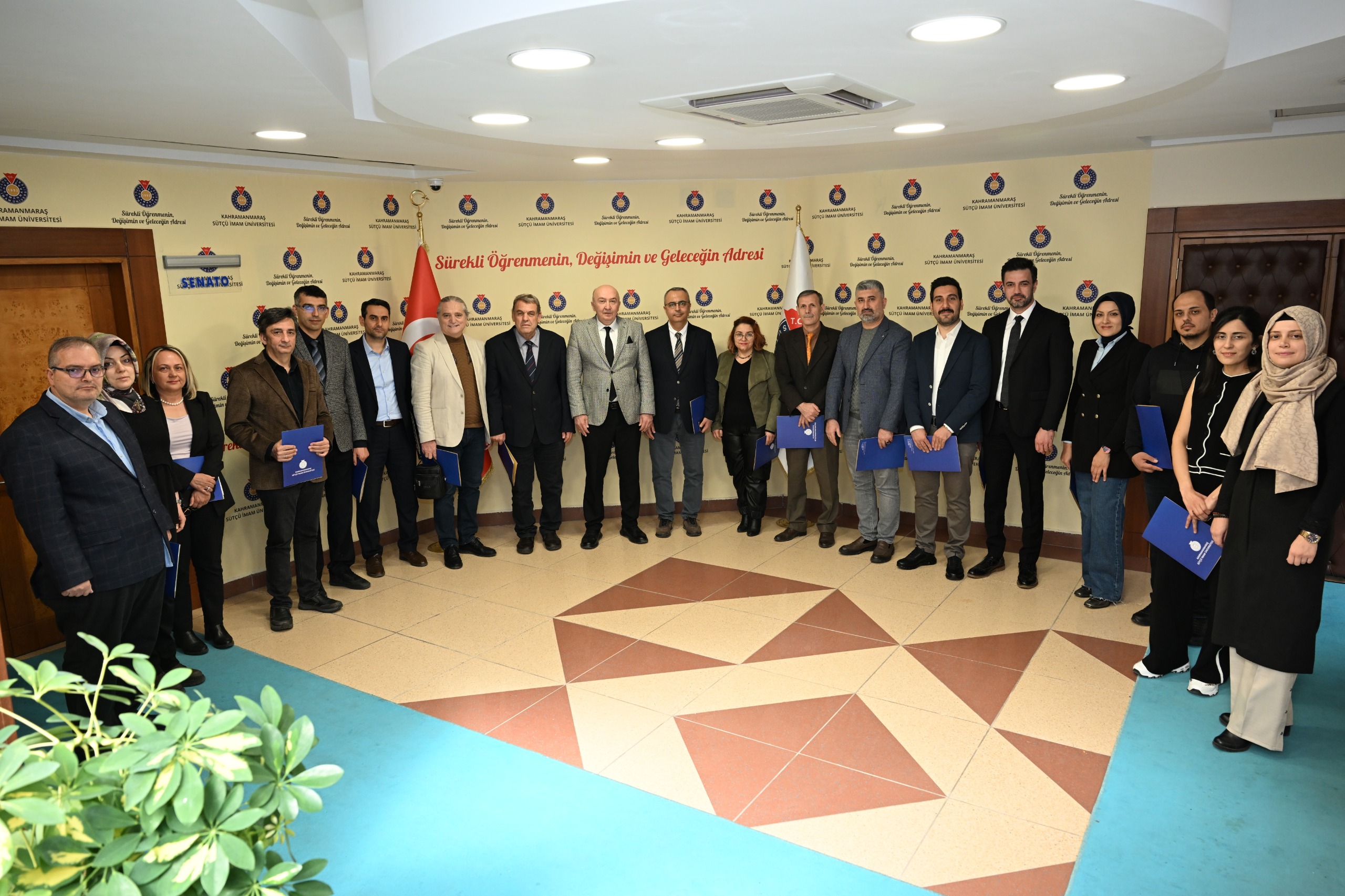 Rektör Yasım, Kalite Komisyonu Üyelerine Teşekkür Belgesi Takdim Etti