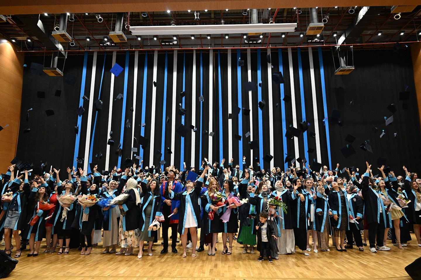 Sosyal Bilimler Meslek Yüksekokulu’nda Mezuniyet Heyecanı