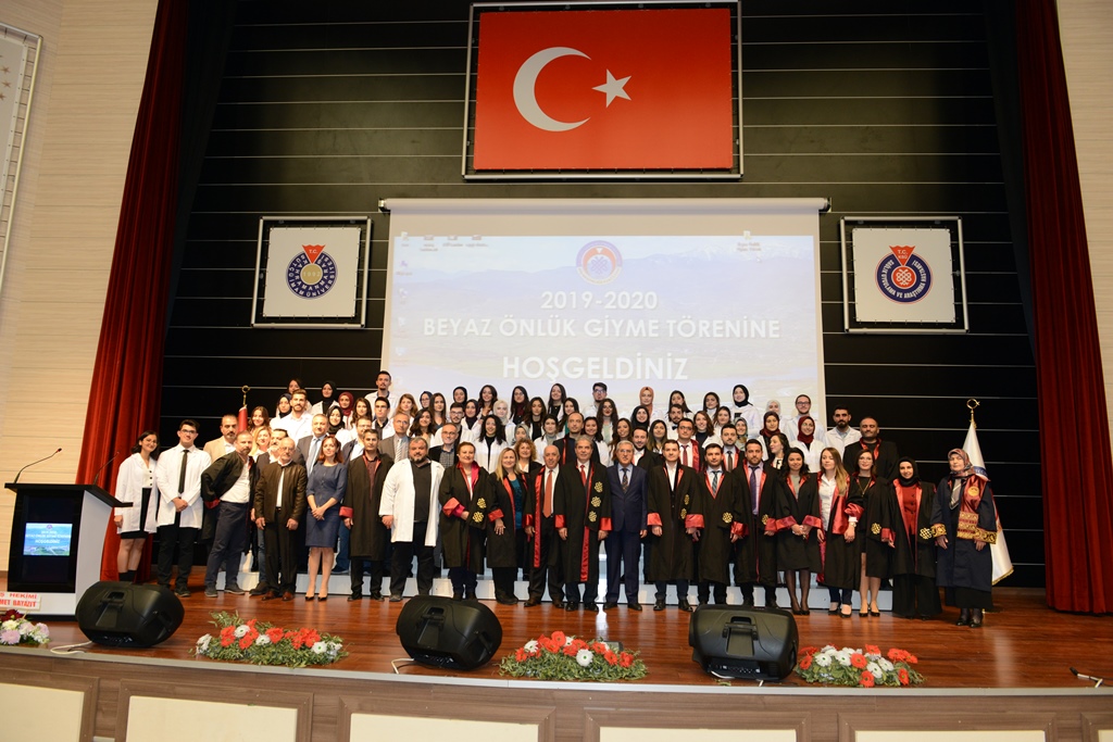 KSÜ’de Diş Hekimi Adayları Beyaz Önlüklerini Törenle Giydi