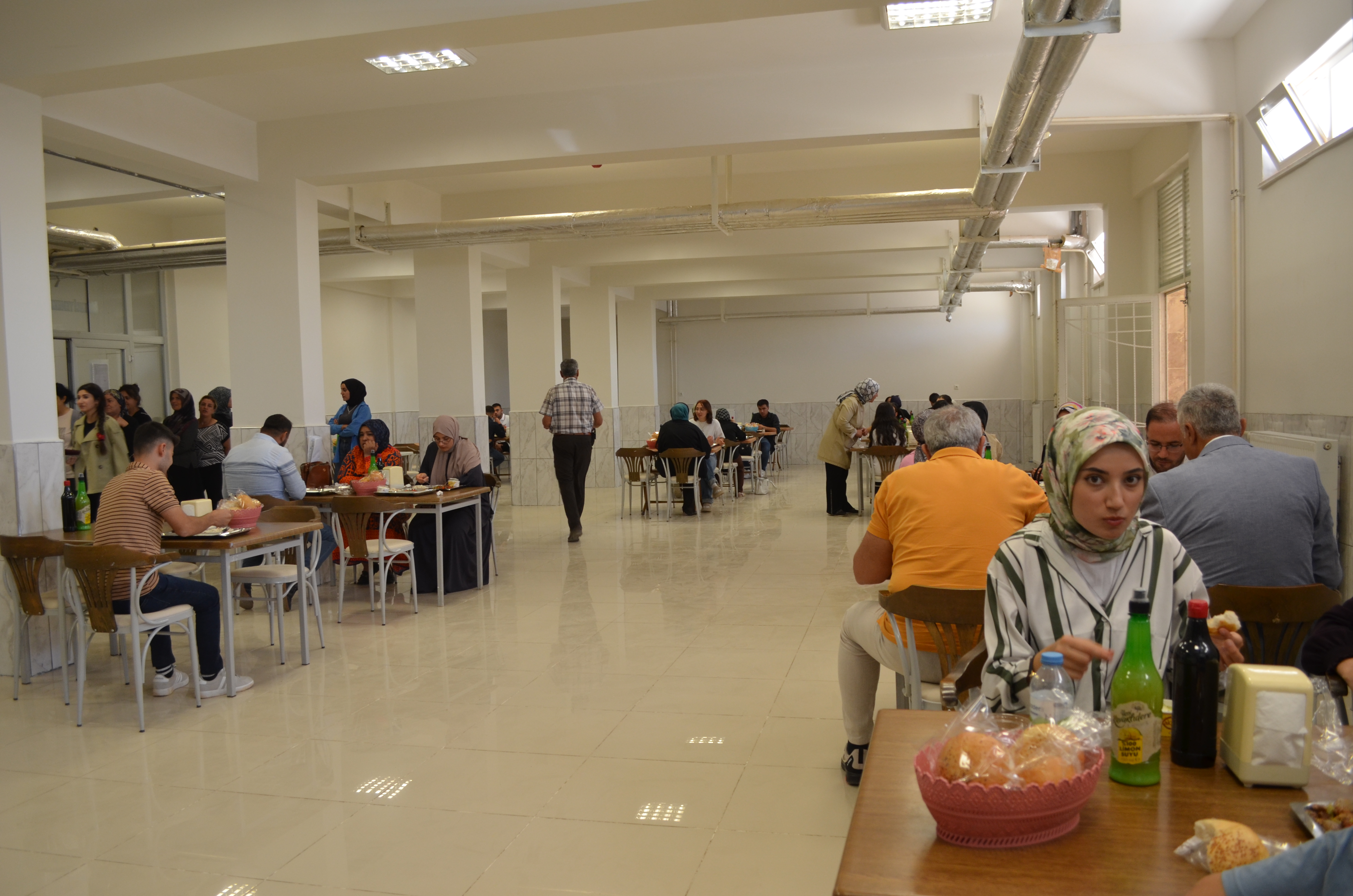  Öğrencilerimize Okulun İlk Günü Ücretsiz Öğle Yemeği İkram Edildi