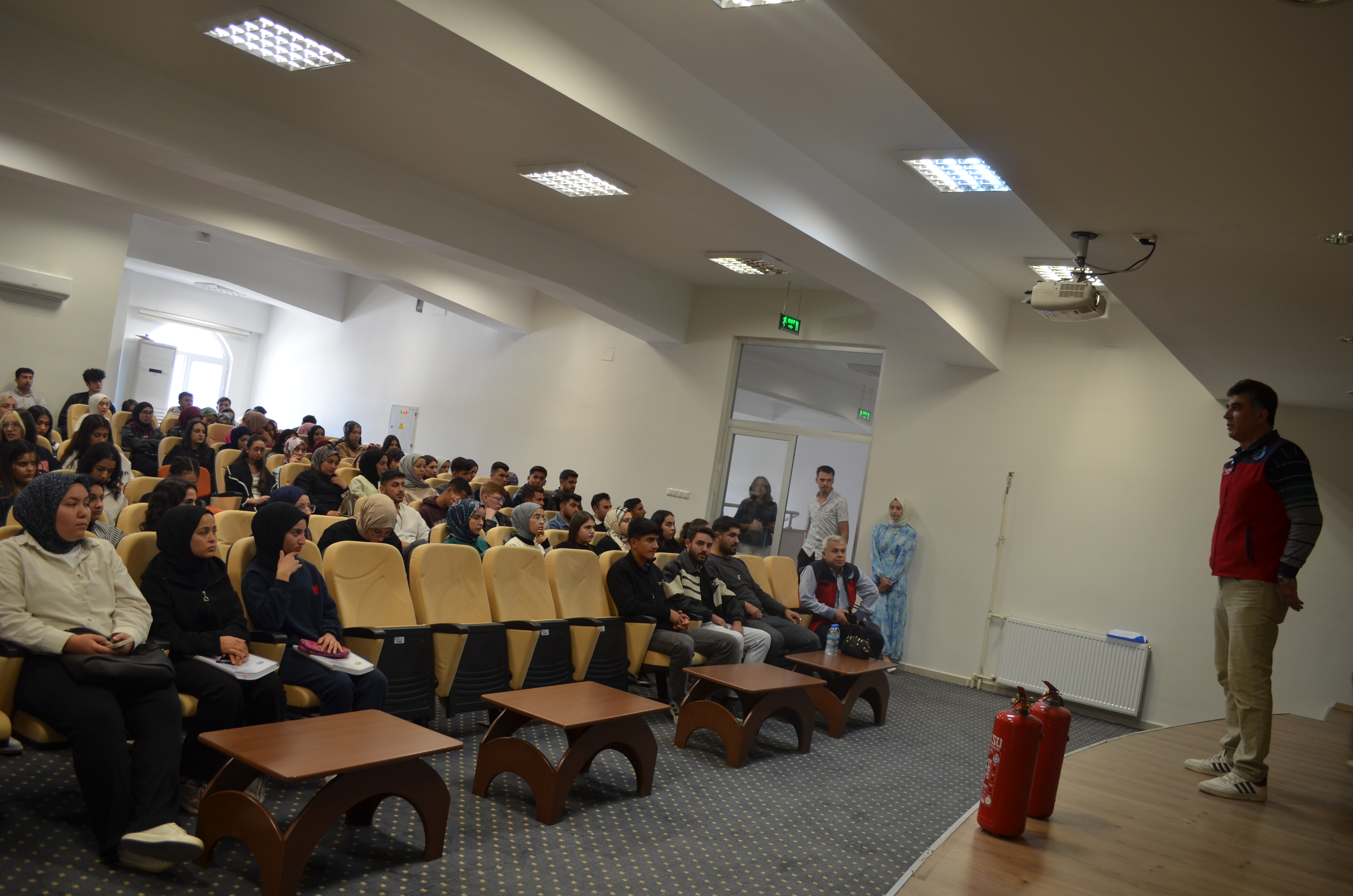 Yangın Söndürme ve Önleme Eğitimi Kapsamında Okulumuz Bahçesinde Yangın Tatbikatı Yapıldı