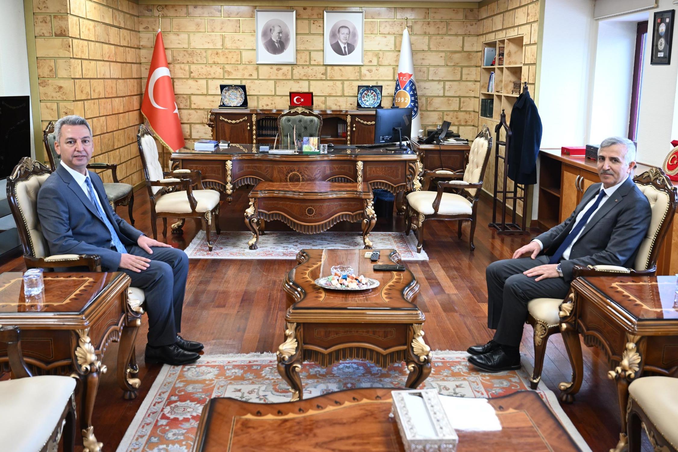 Vali Ünlüer’den Rektör Okumuş’a Hayırlı Olsun Ziyareti